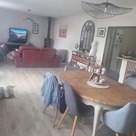 Chez Sylvie Et Stephane Πανσιόν *